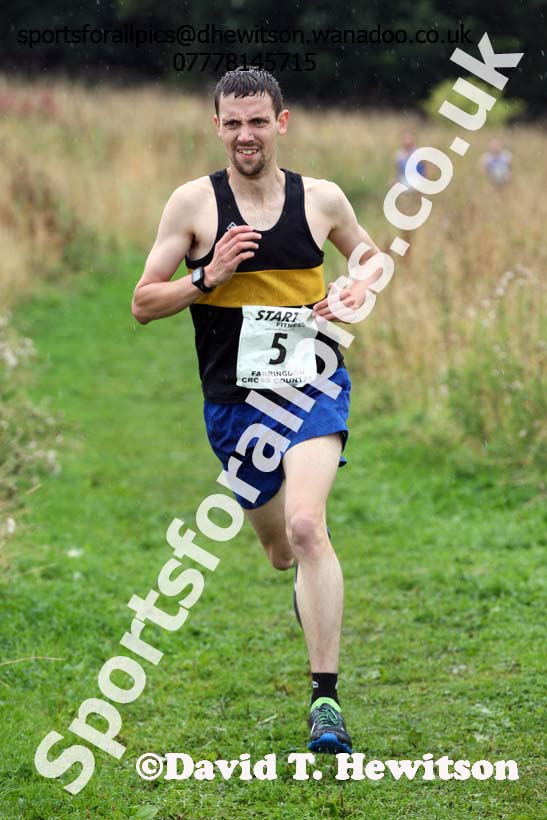 Senior mens relay, Sunderland Harriers Open Cross Counry, Farringdon Park, Sunderland. Photo: David T. Hewitson/Sports for All Pics